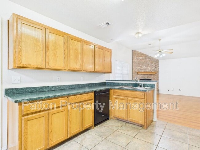 Building Photo - 1111 Pikes Peak Dr