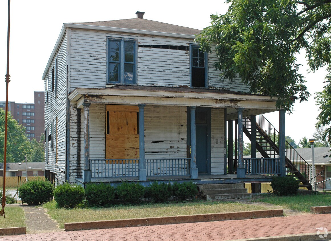Primary Photo - 538 Fatherland St