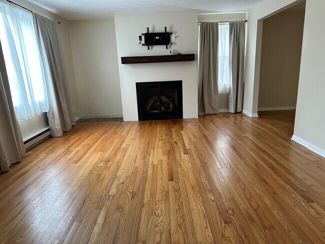 Building Photo - 2101 Bellevue Ave