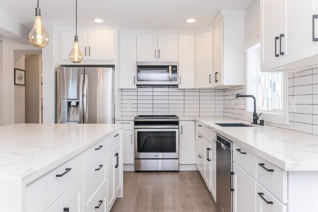 Foto del edificio - Stunning remodeled 4BD/3.5BA Seattle Craftsman with Solar, A/C & EV Charging for RENT- Available ...