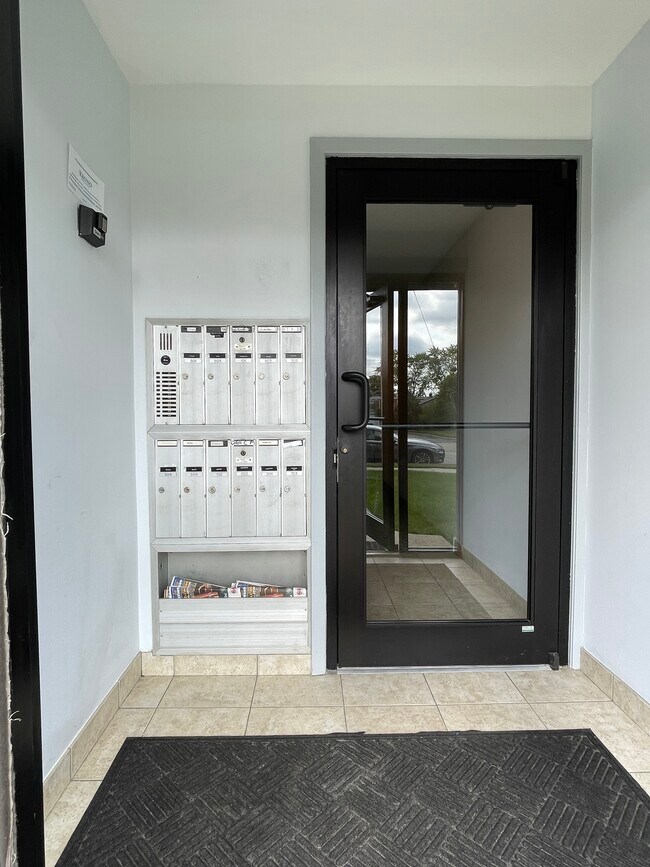 386 Alles St Unit 203, Des Plaines, IL 60016 Condo for Rent in Des