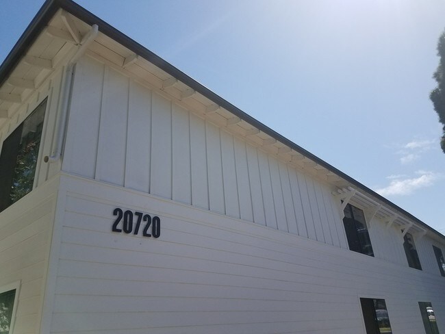 Foto del edificio - 20720 Anza Ave