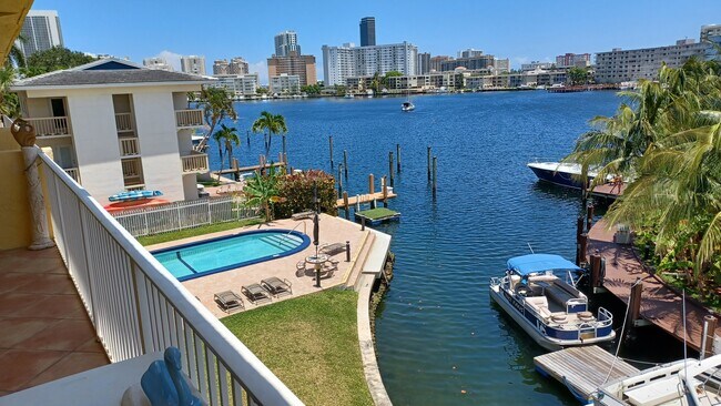 Foto del edificio - 2000 Diana Dr