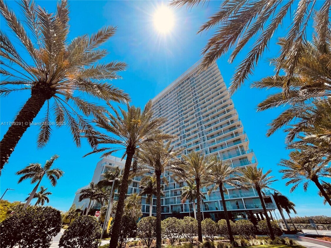 Primary Photo - 2000 Metropica Wy