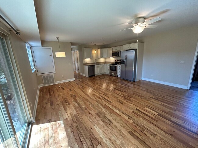 Foto del edificio - 2 Bedroom 1 Bath - Downtown Morganton - Anderson Place Apts.