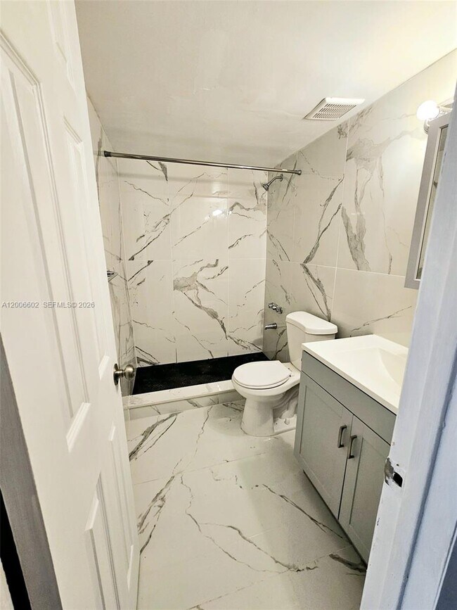 Foto del edificio - 251 NW 177th St