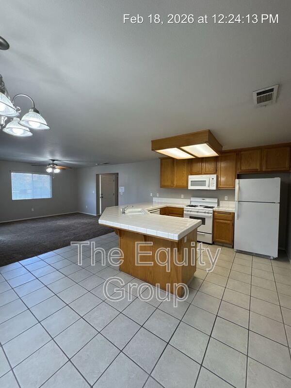 Foto del edificio - 2647 W Lark Ave