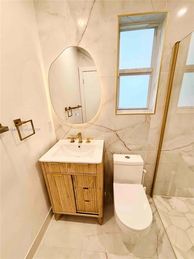 Foto del edificio - 330 NE 88th St