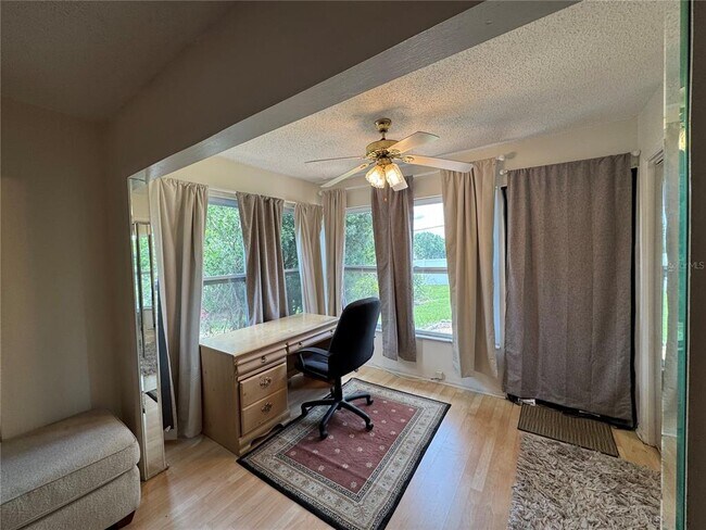 Foto del edificio - 2928 Bancroft Cir E