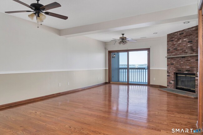 Foto del edificio - 86 Cove St