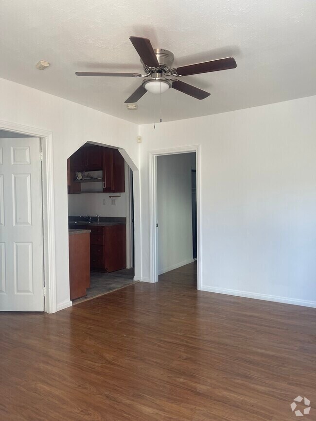 Craftsman Village Historic District Pet Friendly Apartments for Rent Long Beach, CA 3