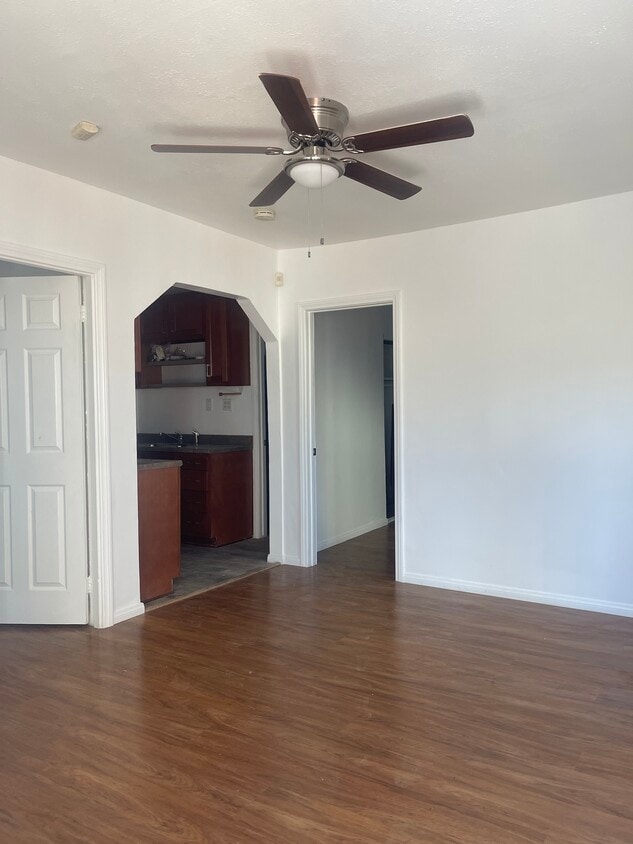 Living room - 1118 N Norman Ct