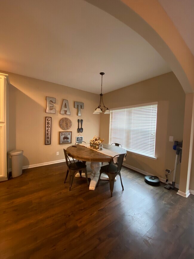 Building Photo - 1098 Marne Blvd