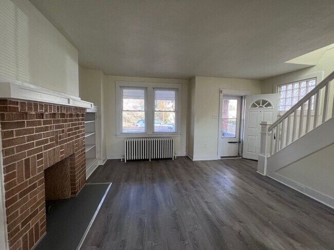 Building Photo - Updated 2BR 1 bath house for rent