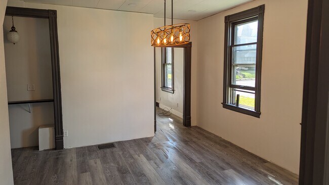 Foto del edificio - 424 Deer Ln
