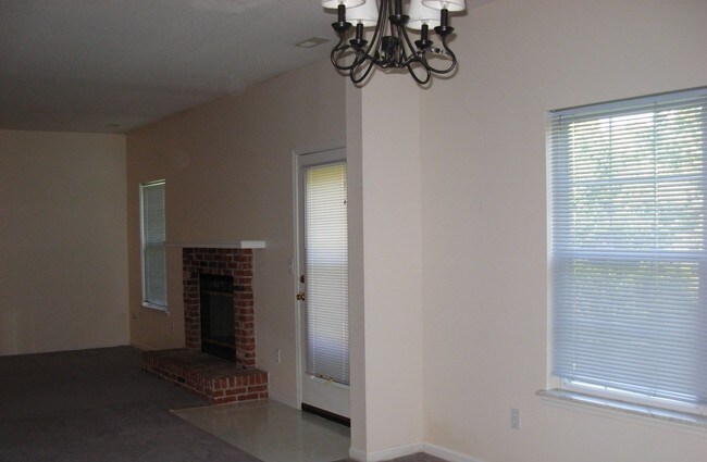 Great Room - 5167 Louisville Ct