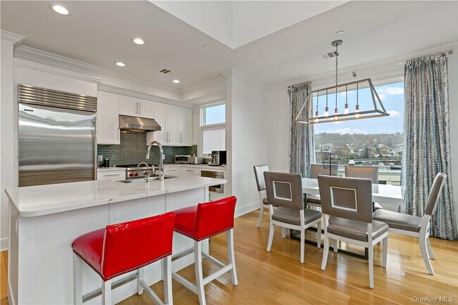 Foto del edificio - 45-45 Hudson View Way