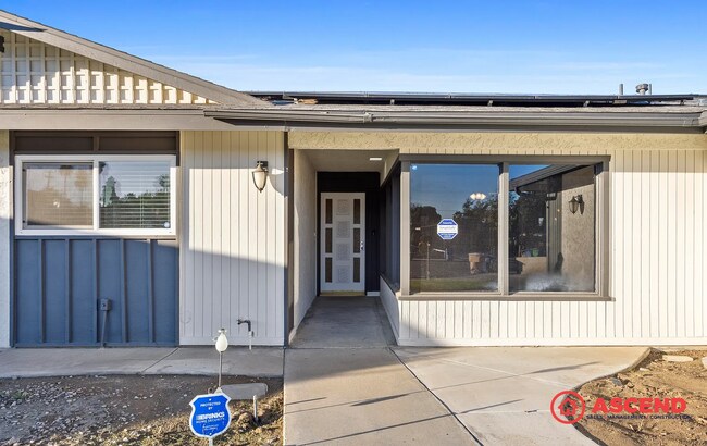 Foto del edificio - Beautiful 3 Bed, 2 Bath Home with Pool, Solar & Cozy Fireplace