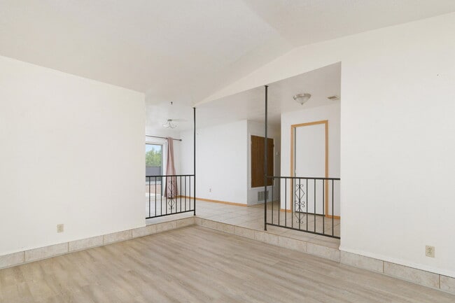 Foto del edificio - Lots of space for you and your dog!