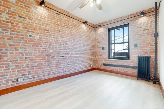 Building Photo - 67-07 Woodside Ave