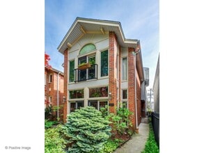 Building Photo - 1213 W Roscoe St