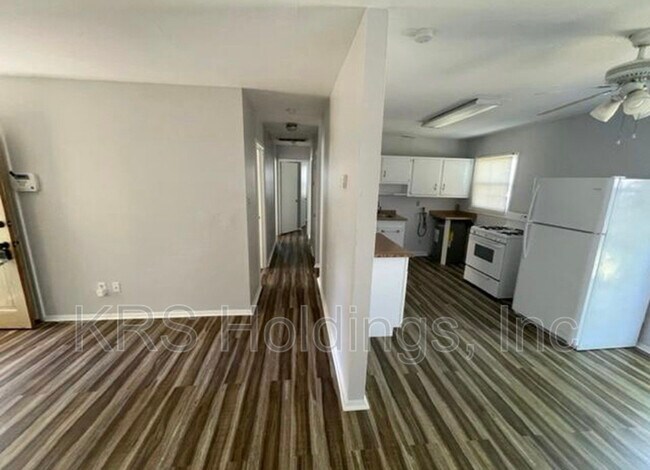 Foto del edificio - 1301 Grimes Rd