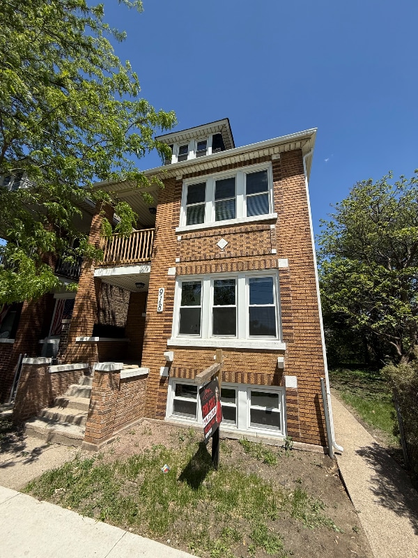 918 W 151st St