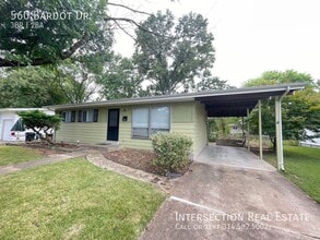 Building Photo - 560 Bardot Dr