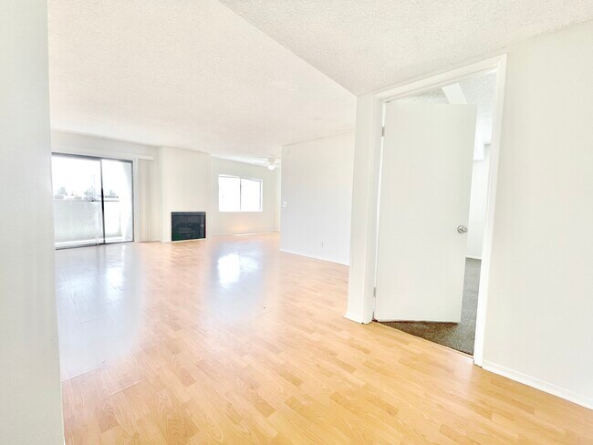 Foto del edificio - 8655 Willis Ave