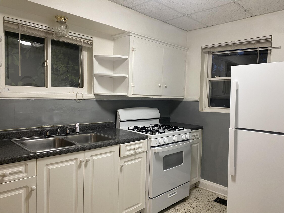 Primary Photo - 112 1/2 Shepherd Ave
