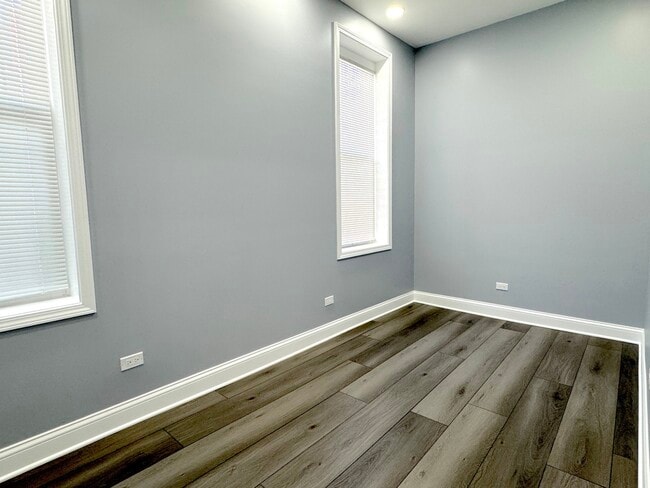 Foto del edificio - 1341 N Ashland Ave