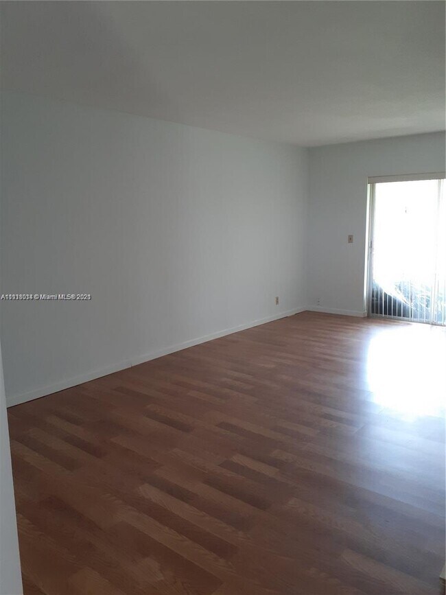 Foto del edificio - 4730 NW 10th Ct