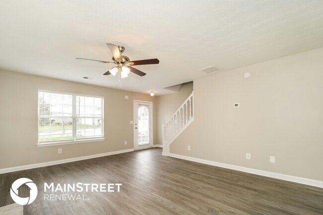 Building Photo - 2560 S Hills