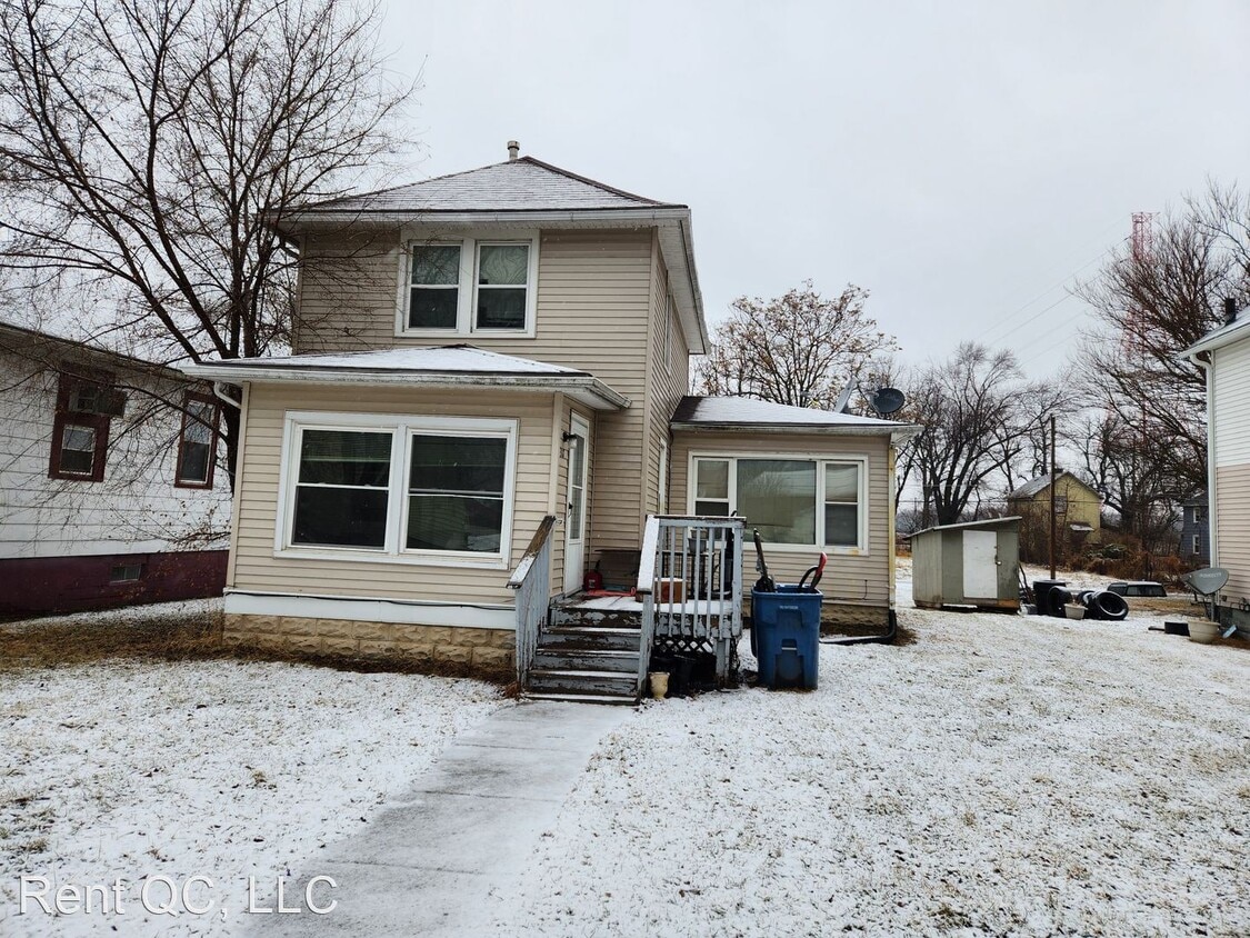3 br, 1 bath House 317 12th St House Rental in East Moline, IL