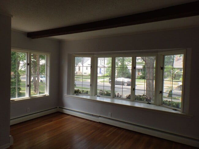 Building Photo - 3br/2ba Linden Hills Charmer - Great Location, Professional Management!