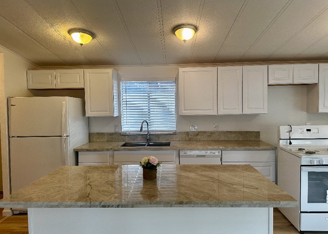 Building Photo - 1780 Cyprus Ln