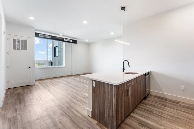 Building Photo - 55 Washington St