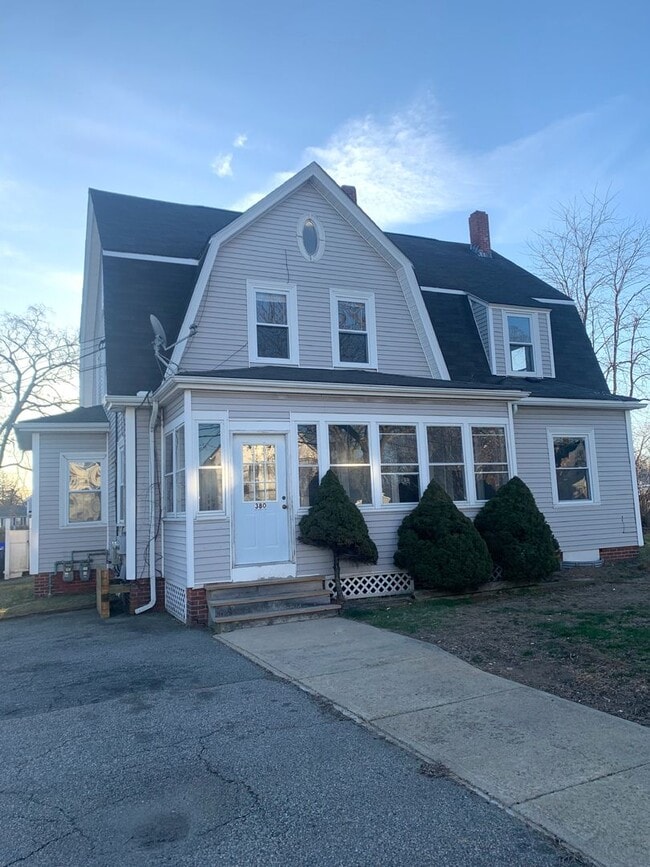 Building Photo - 380 Bullocks Point Ave