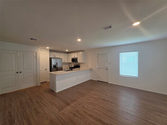 Foto del edificio - 314 Riverwood Village Ln