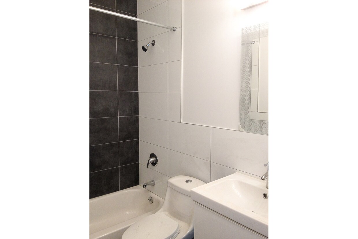 Foto del edificio - 354 Marcus Garvey Blvd