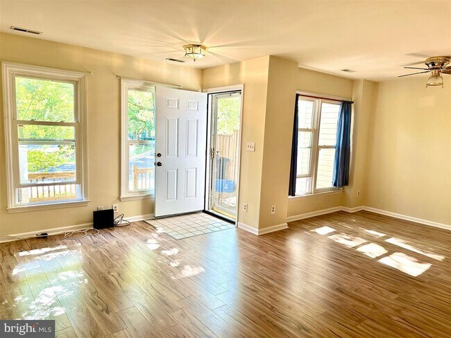 Foto del edificio - 6077 Deer Hill Ct