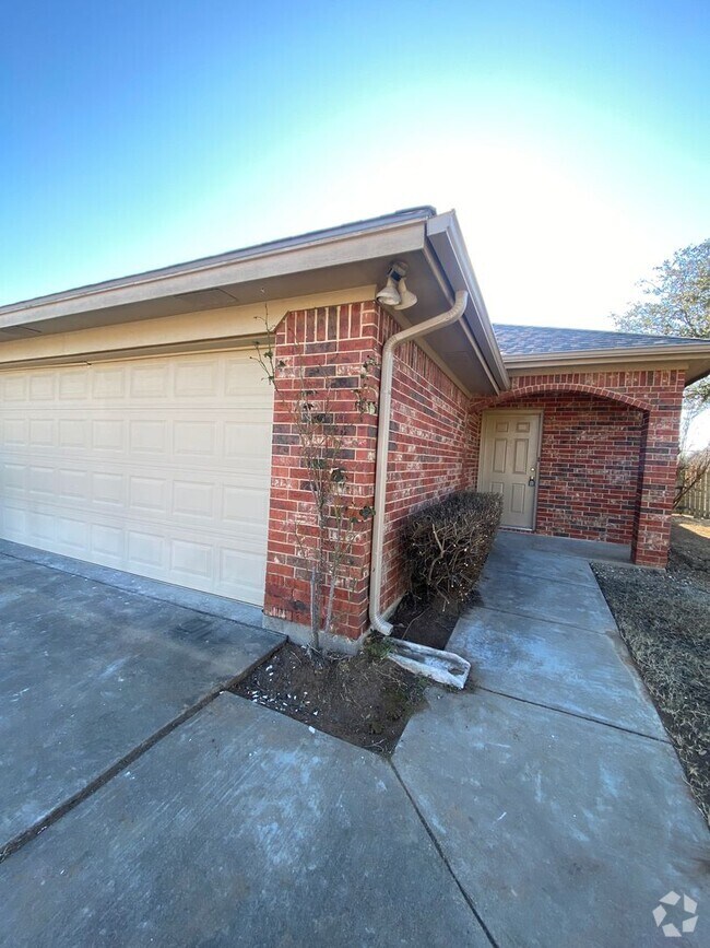 Building Photo - 1505 Karen Ct