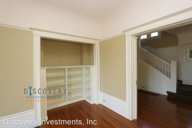 Building Photo - 4 br, 2.5 bath House - 1308 Arch St.