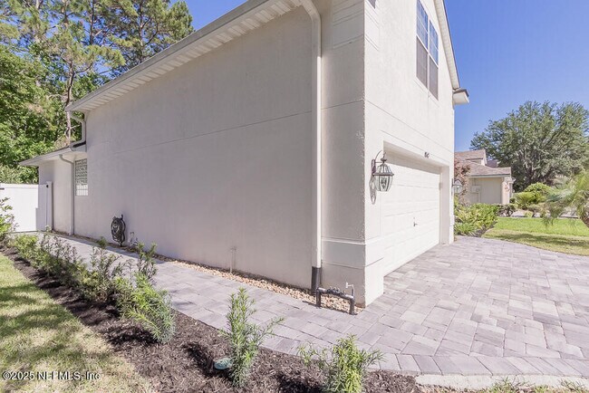 Building Photo - 8543 Glenbury Ct N