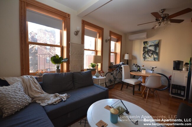 Foto del edificio - 137 Charles St