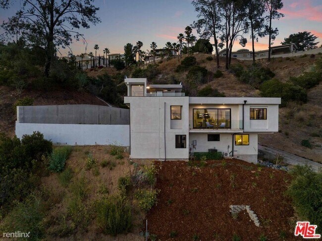 Building Photo - 5 br, 6 bath House - 3231 New York Drive