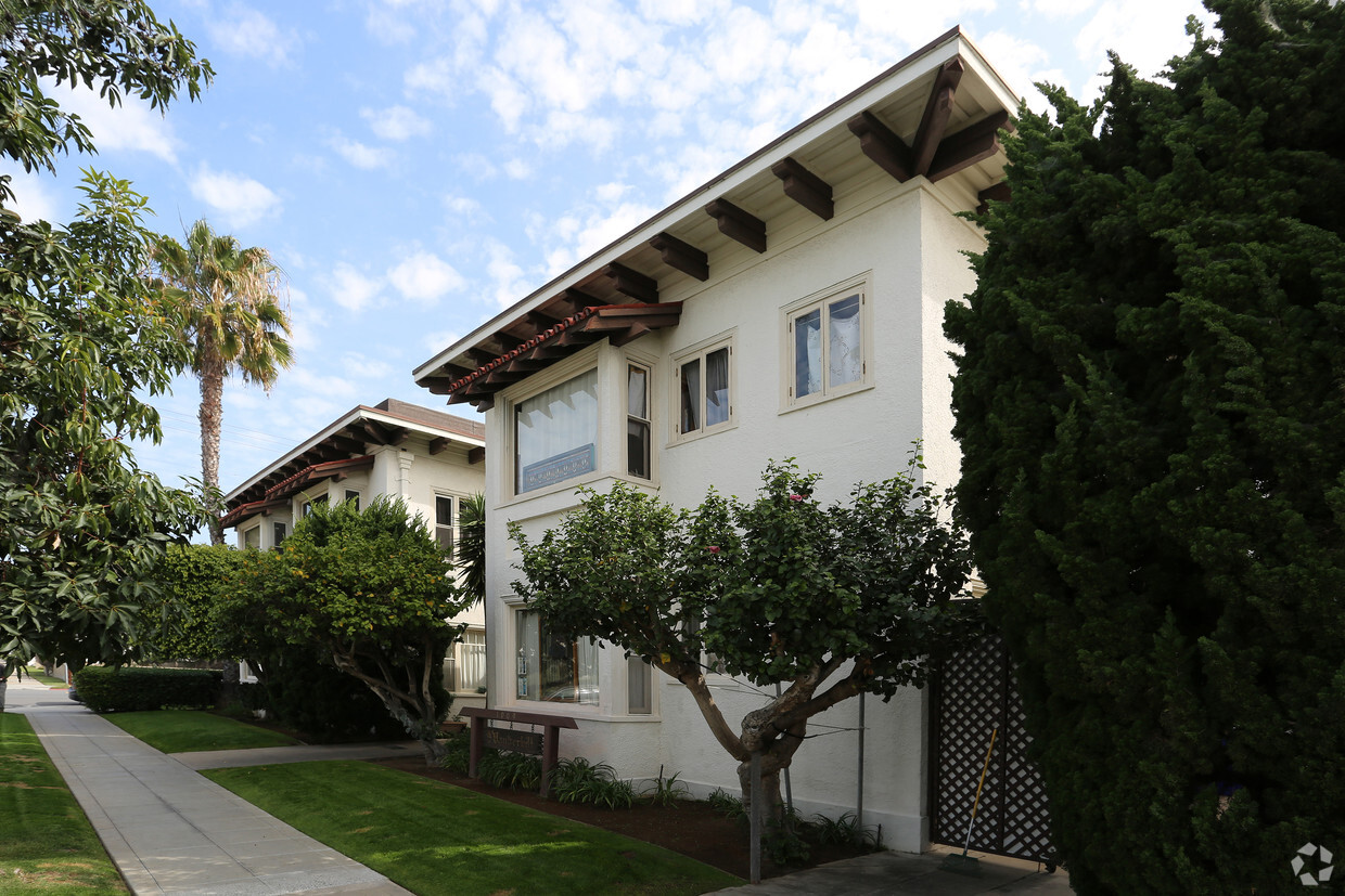 Primary Photo - 1009-1015 A Ave
