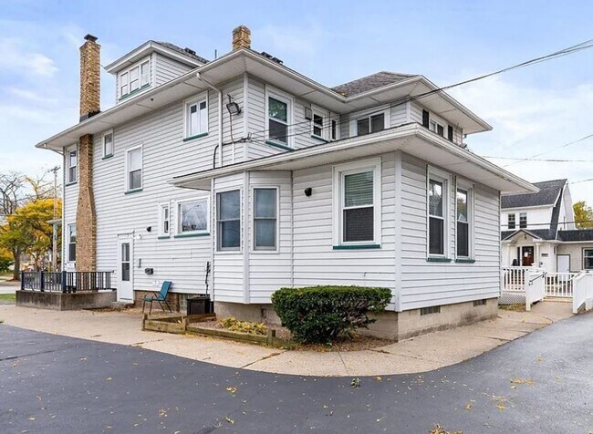 Foto del edificio - 2729 Dewey Ave