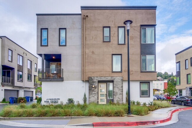 Building Photo - 25430 Custom Dr
