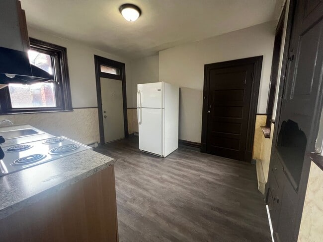 Building Photo - 1203 Reddour St